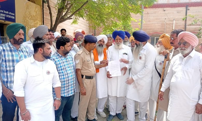 किसान आन्दोलन के दौरान दर्ज मुकदमें रद्द करने को लेकर मांग पत्र सौंपे